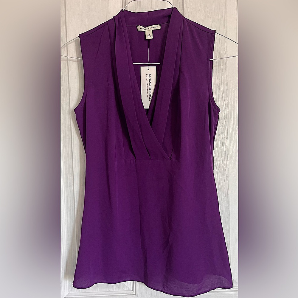 Banana Republic purple v neck elegant top size 0 NWT